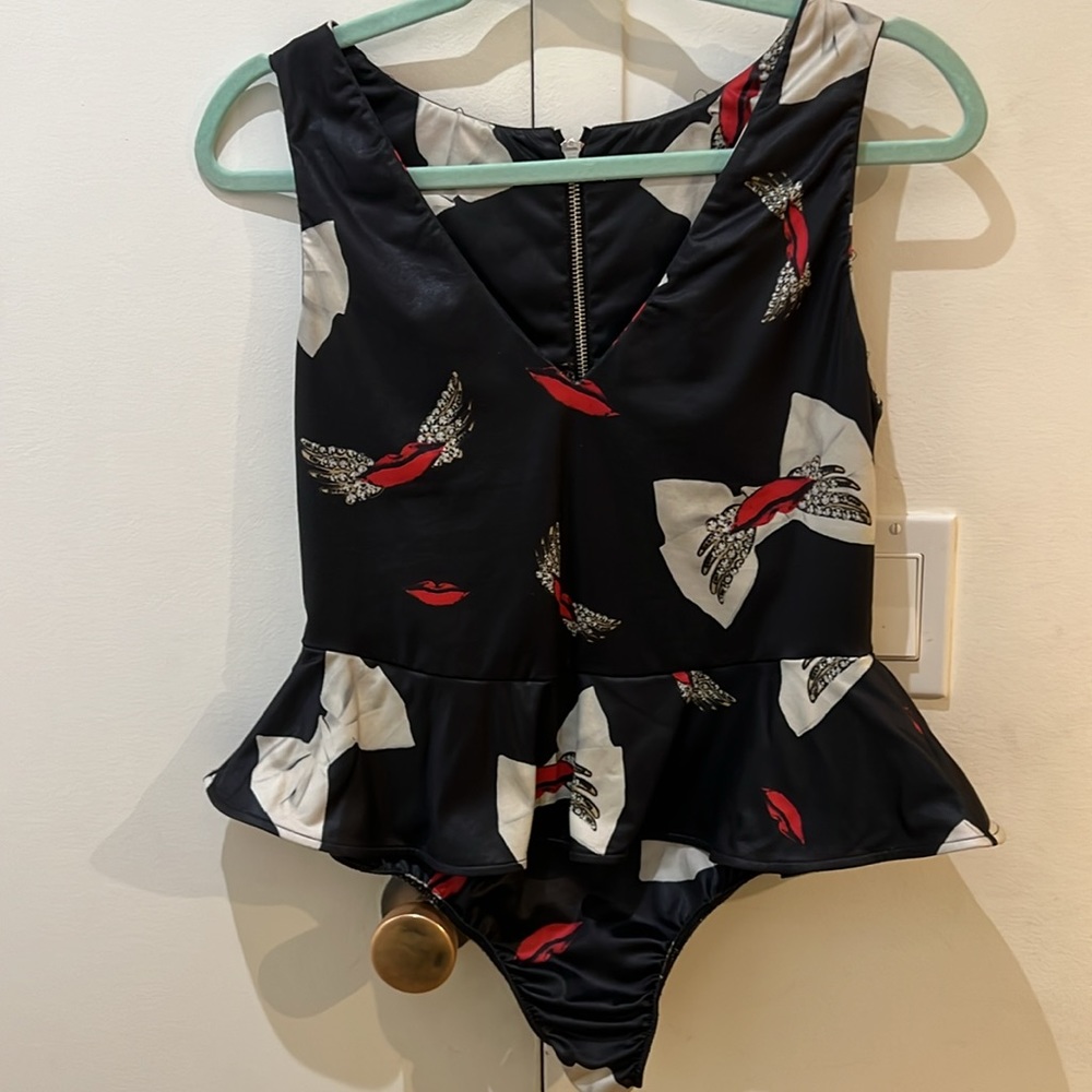 "Jazmin chebar" black satin bodysuit with ruffle - mouth & bows. Size 8 (42-44)